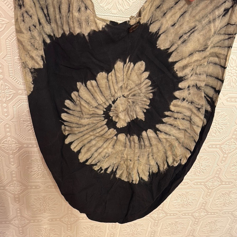 SOLD Stylish Black and Cream Women's Bag - Picture 4 of 7
